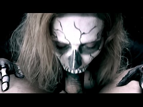 ❤️ Démonická holka kouří péro svou černou pusou a polyká sperma. Kvalitní porno u cs.pornofilmtv.ru