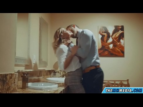 ❤️ Když vás na veřejných záchodcích svádí prsatá blondýna. Kvalitní porno u cs.pornofilmtv.ru